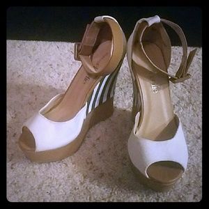 Summer white striped summer wedge heels size 7